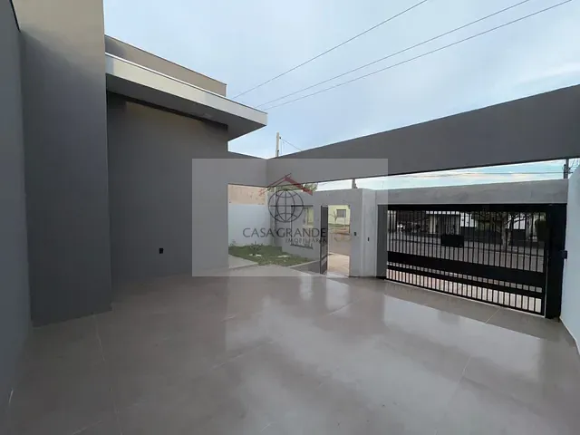 Casa com 250m² 3 quartos e 2 banheiros, à venda, no bairro Centro em Rolândia