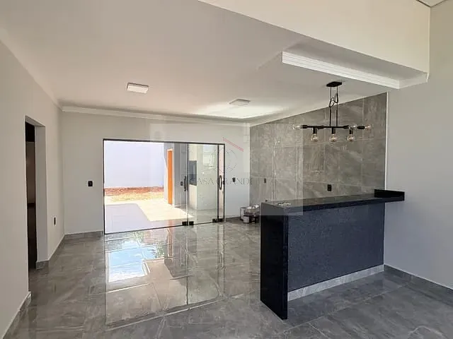 Casa com 250m² 3 quartos e 2 banheiros, à venda, no bairro Centro em Rolândia