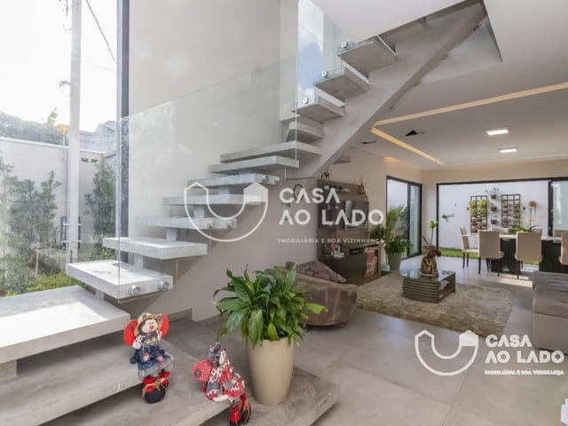 Casa 4 quartos e 4 banheiros, à venda, no bairro Uberaba em Curitiba