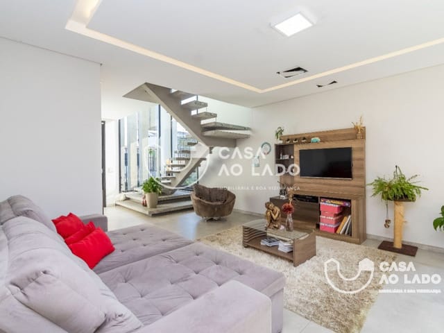 Casa 4 quartos e 4 banheiros, à venda, no bairro Uberaba em Curitiba