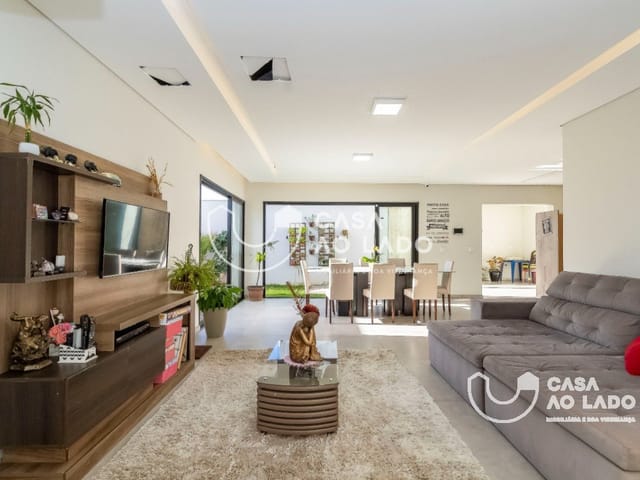 Casa 4 quartos e 4 banheiros, à venda, no bairro Uberaba em Curitiba