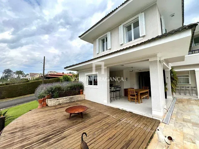 Casa com 1840m² 4 quartos e 5 banheiros, à venda, no bairro Condomínio Jardim das Palmeiras em Bragança Paulista