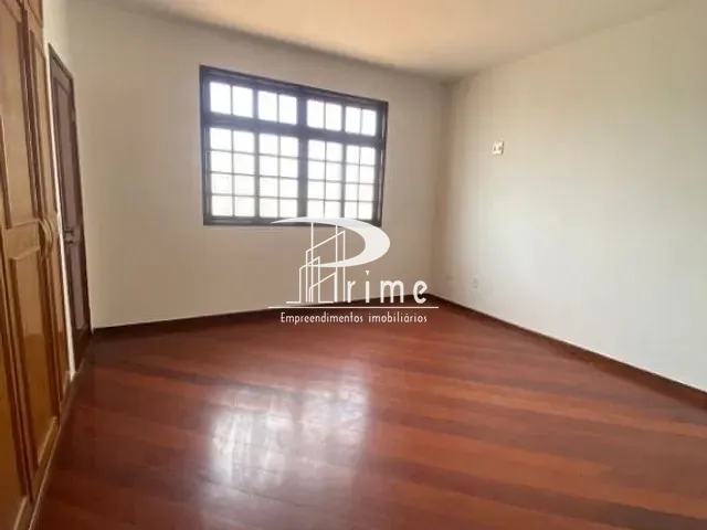 Casa com 450m² 5 quartos e 4 banheiros, à venda, no bairro Camboinhas em Niterói