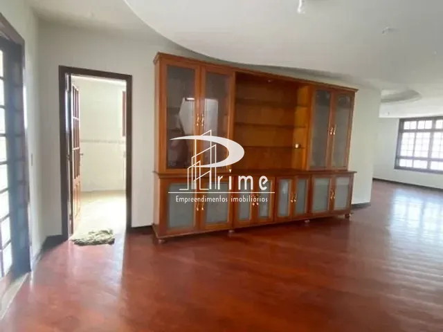 Casa com 450m² 5 quartos e 4 banheiros, à venda, no bairro Camboinhas em Niterói