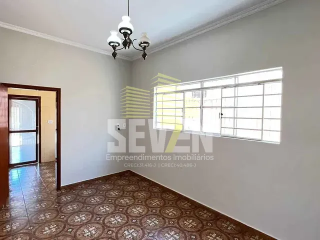 Casa com 330m² 4 quartos e 2 banheiros, à venda, no bairro Vila São João da Boa Vista em Bauru