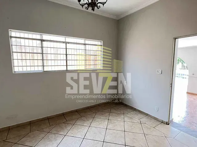 Casa com 330m² 4 quartos e 2 banheiros, à venda, no bairro Vila São João da Boa Vista em Bauru