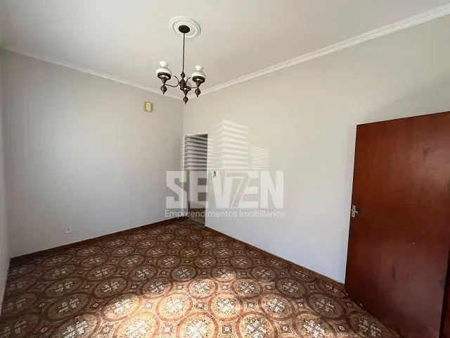 Casa com 330m² 4 quartos e 2 banheiros, à venda, no bairro Vila São João da Boa Vista em Bauru