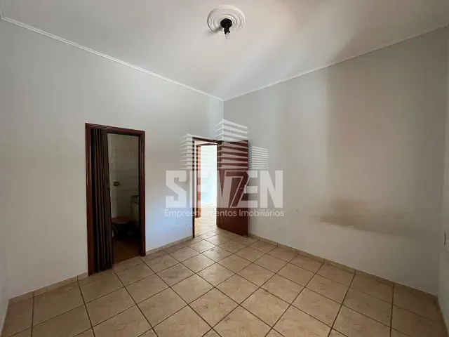 Casa com 330m² 4 quartos e 2 banheiros, à venda, no bairro Vila São João da Boa Vista em Bauru