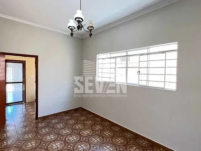 Casa com 330m² 4 quartos e 2 banheiros, à venda, no bairro Vila São João da Boa Vista em Bauru