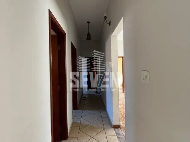 Casa com 330m² 4 quartos e 2 banheiros, à venda, no bairro Vila São João da Boa Vista em Bauru