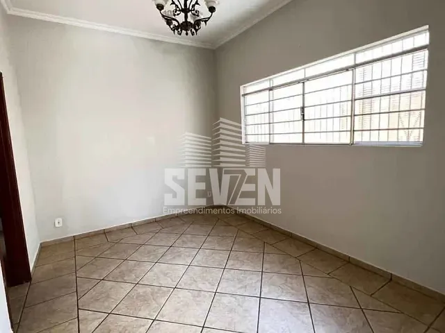 Casa com 330m² 4 quartos e 2 banheiros, à venda, no bairro Vila São João da Boa Vista em Bauru