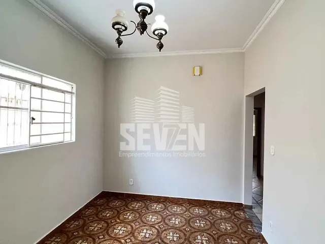 Casa com 330m² 4 quartos e 2 banheiros, à venda, no bairro Vila São João da Boa Vista em Bauru