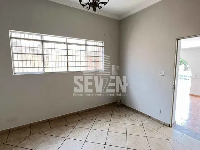 Casa com 330m² 4 quartos e 2 banheiros, à venda, no bairro Vila São João da Boa Vista em Bauru