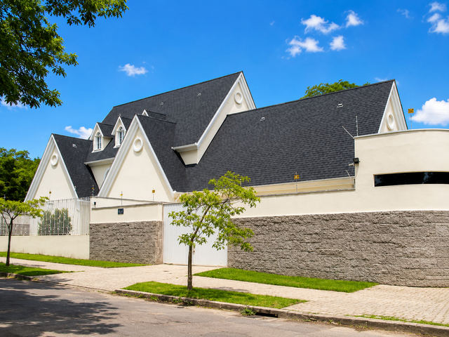Casa com 1500m² 4 quartos e 7 banheiros, à venda, no bairro Jardim Schaffer em Curitiba