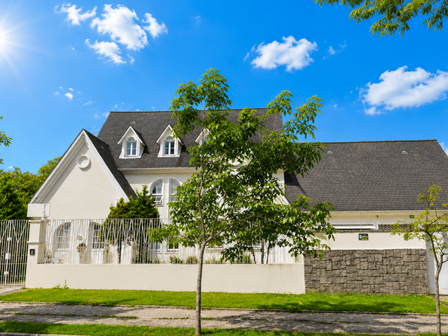 Casa com 1500m² 4 quartos e 7 banheiros, à venda, no bairro Jardim Schaffer em Curitiba