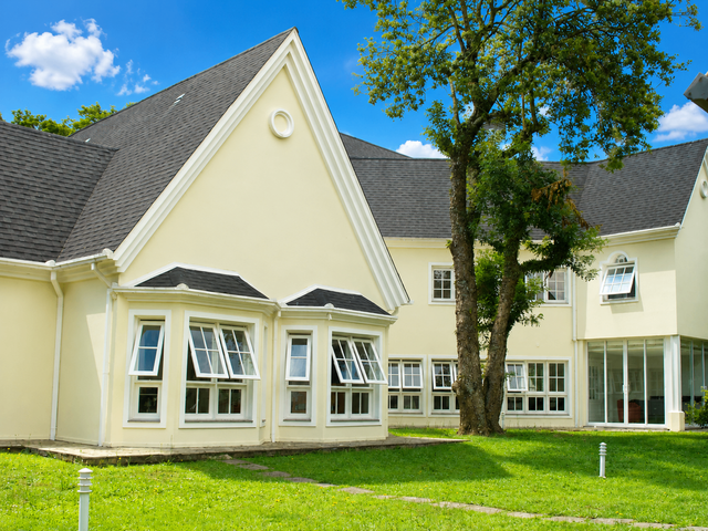 Casa com 1500m² 4 quartos e 7 banheiros, à venda, no bairro Jardim Schaffer em Curitiba