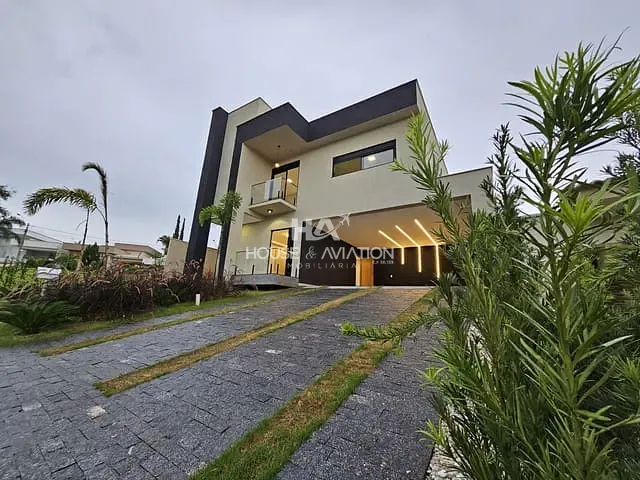 Casa com 639m² 4 quartos e 6 banheiros, à venda, no bairro Condomínio do Lago 1ª Etapa em Goiânia