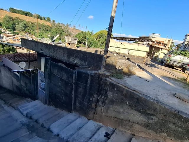 Casa 4 quartos e 2 banheiros, à venda, no bairro Vila Reis em Cataguases