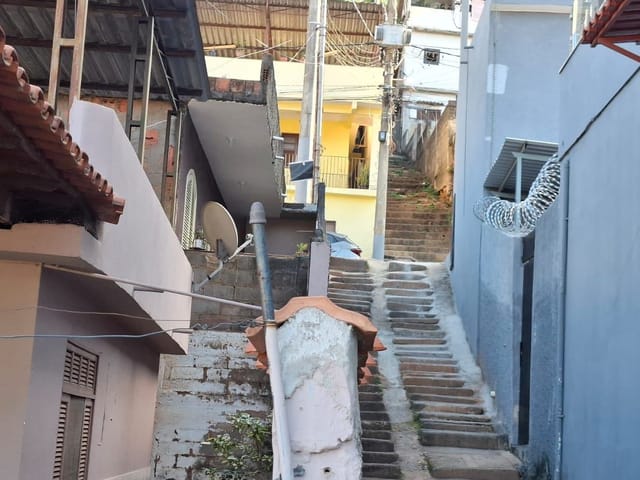Casa 4 quartos e 2 banheiros, à venda, no bairro Vila Reis em Cataguases