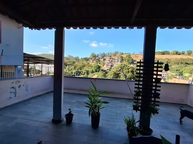 Casa 4 quartos e 2 banheiros, à venda, no bairro Vila Reis em Cataguases