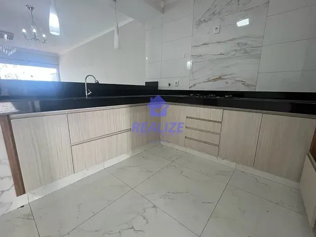 Casa com 250m² 3 quartos e 4 banheiros, à venda, no bairro Lívia III em Botucatu