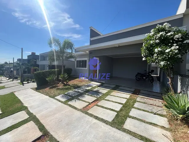 Casa com 250m² 3 quartos e 4 banheiros, à venda, no bairro Lívia III em Botucatu