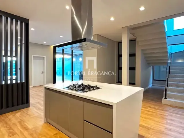 Casa com 496m² 4 quartos e 6 banheiros, à venda, no bairro Condomínio Vale das Águas em Bragança Paulista