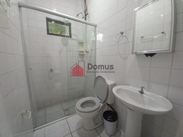 Casa para alugar, no bairro Jardim Cristina em Pindamonhangaba