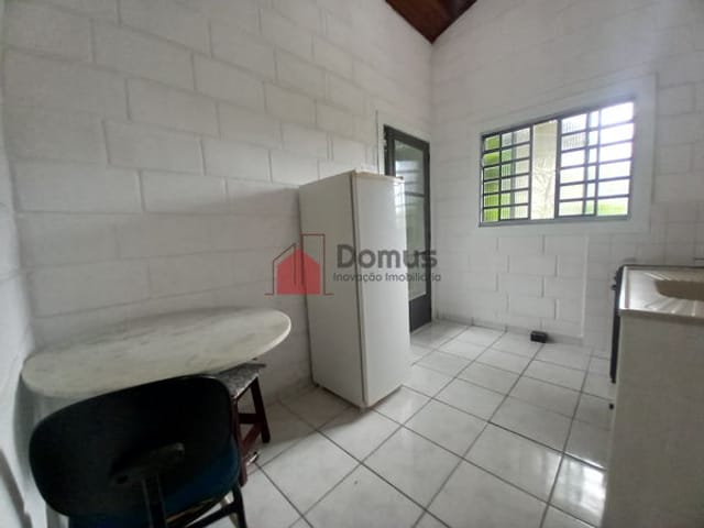 Casa para alugar, no bairro Jardim Cristina em Pindamonhangaba