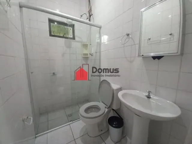 Casa para alugar, no bairro Jardim Cristina em Pindamonhangaba