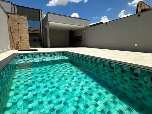 Casa com 310m² 3 quartos e 2 banheiros, à venda, no bairro Parque Novo Mundo em Americana