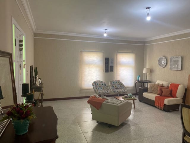 Casa com 358m² 4 quartos e 3 banheiros, à venda, no bairro Urbanova em São José dos Campos