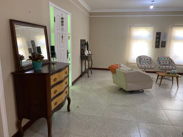 Casa com 358m² 4 quartos e 3 banheiros, à venda, no bairro Urbanova em São José dos Campos