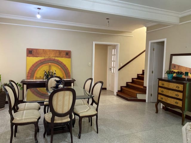 Casa com 358m² 4 quartos e 3 banheiros, à venda, no bairro Urbanova em São José dos Campos