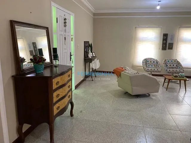 Casa com 358m² 4 quartos e 3 banheiros, à venda, no bairro Urbanova em São José dos Campos