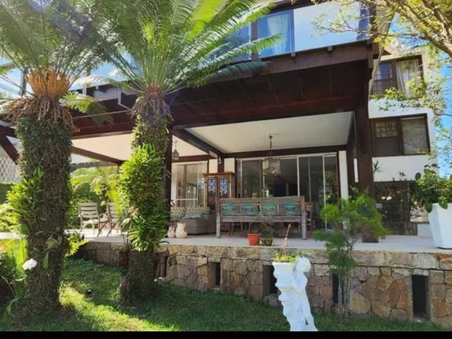 Casa com 1400m² 4 quartos e 6 banheiros, à venda, no bairro Barra da Tijuca em Rio de Janeiro