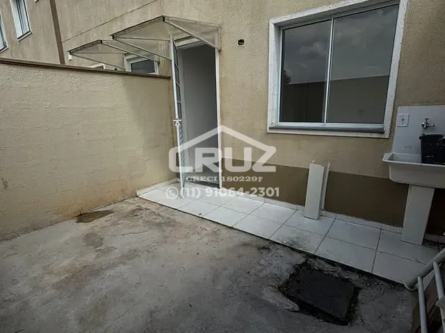 Casa 2 quartos e 1 banheiro, para alugar, no bairro Chácara Vista Alegre em Cotia