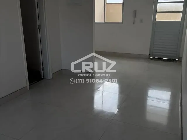 Casa 2 quartos e 1 banheiro, para alugar, no bairro Chácara Vista Alegre em Cotia