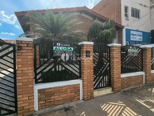 Casa com 400m² 1 quarto e 1 banheiro, à venda ou para alugar, no bairro Centro em Artur Nogueira