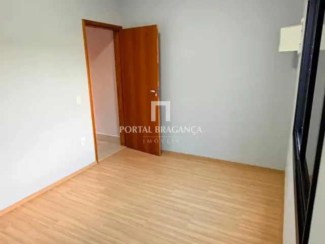 Casa 3 quartos e 2 banheiros, para alugar, no bairro Villa Verde em Bragança Paulista
