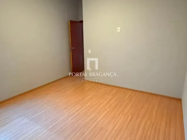 Casa 3 quartos e 2 banheiros, para alugar, no bairro Villa Verde em Bragança Paulista