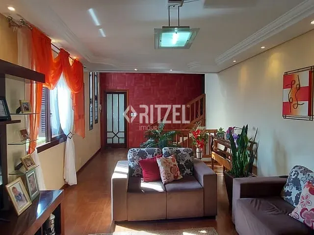 Casa com 665m² 4 quartos e 3 banheiros, à venda, no bairro Centro em Morro Reuter