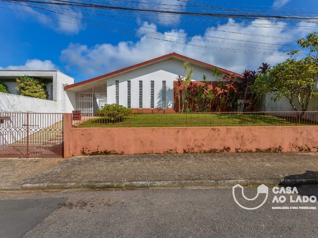 Casa com 420m², à venda, no bairro Ahú em Curitiba