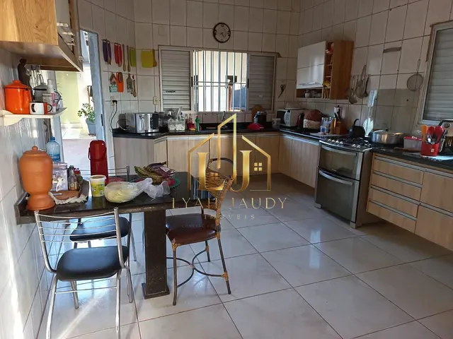 Casa com 190m² 6 quartos e 2 banheiros, à venda, no bairro Morada do Ouro em Cuiabá