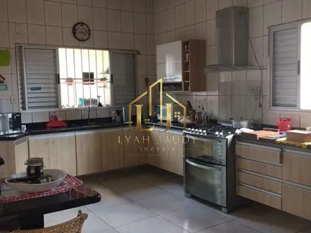 Casa com 190m² 6 quartos e 2 banheiros, à venda, no bairro Morada do Ouro em Cuiabá