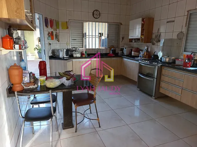 Casa com 190m² 6 quartos e 2 banheiros, à venda, no bairro Morada do Ouro em Cuiabá