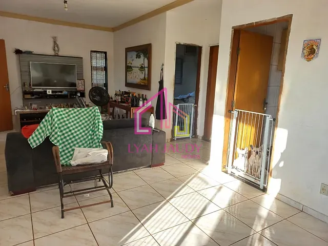 Casa com 190m² 6 quartos e 2 banheiros, à venda, no bairro Morada do Ouro em Cuiabá