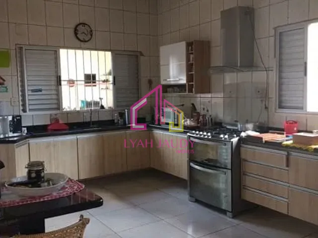 Casa com 190m² 6 quartos e 2 banheiros, à venda, no bairro Morada do Ouro em Cuiabá