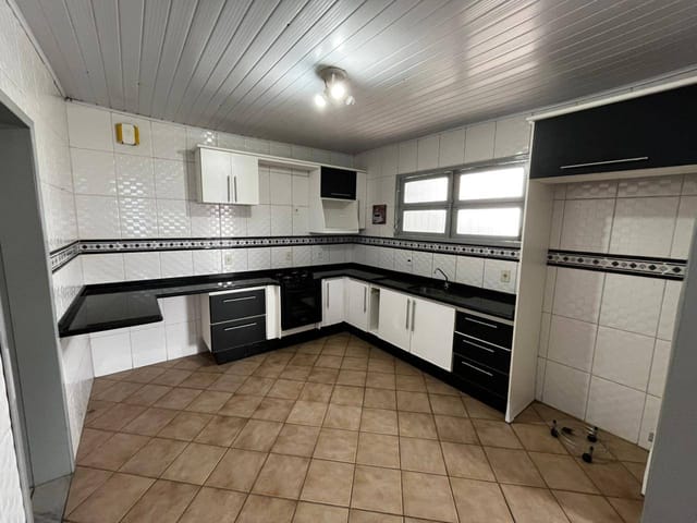 Foto do Casa - Casa com 3 dormitórios para alugar, por R$ 2500,00/mês - Flor de Napolis - São José/SC | Madri Imóveis