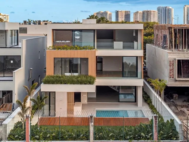 Casa com 600m² 5 quartos e 6 banheiros, à venda, no bairro Barra da Tijuca em Rio de Janeiro